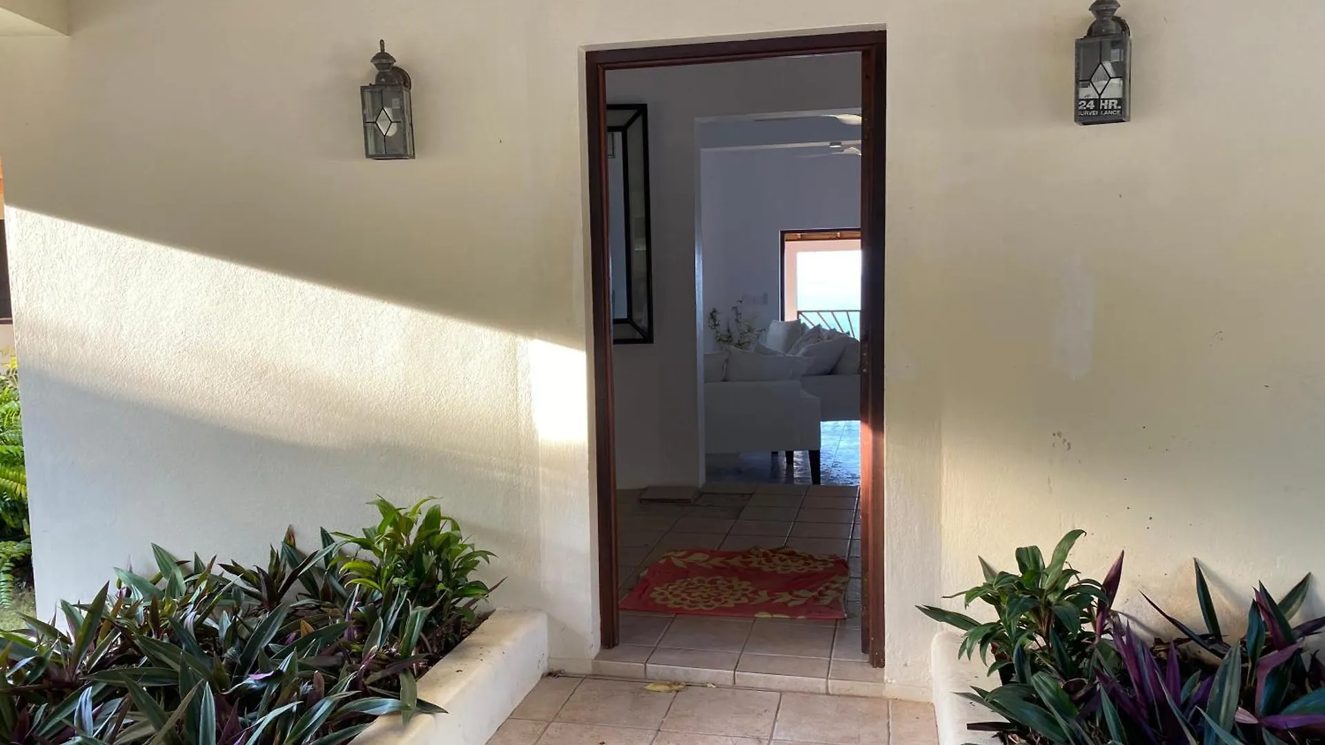 Ocean Breeze Retreat Villa Whitehouse